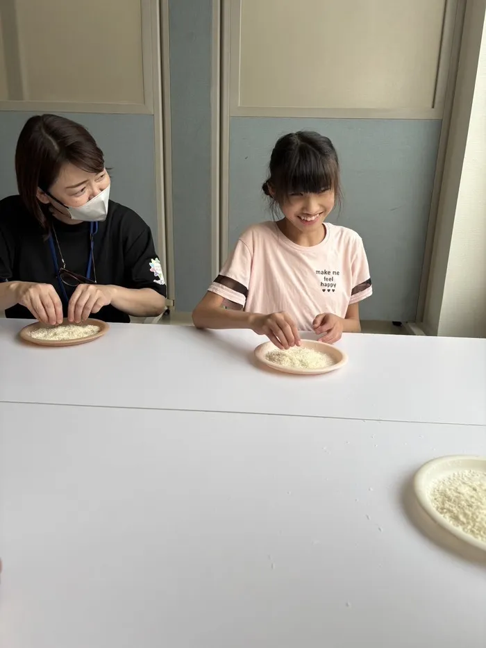 キッズプラス 令和7年７月OPEN/７/１　パン粉粘土をしました💛