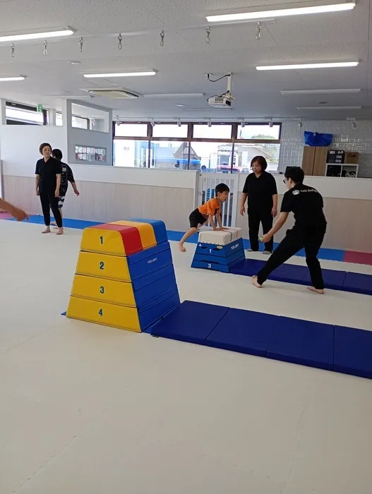 運動療育センターぐらんど（中間教室）/日常の支援風景