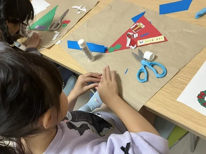 ここりの家【個別×集団療育 体験受付中！】/指先をつかってチョキチョキ✂️クリスマス飾りを作ったよ🎁✨