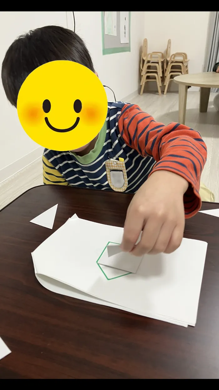 ここりの家 【小さな発見が大きな笑顔に！体験受付中！】/かたちをピタッ！図形あそびに挑戦🔺✨
