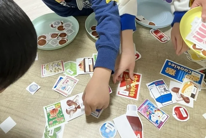 ここりの家【個別×集団療育 体験受付中！】/数えて・えらんで・買ってみる！お金の活動🧃🍫