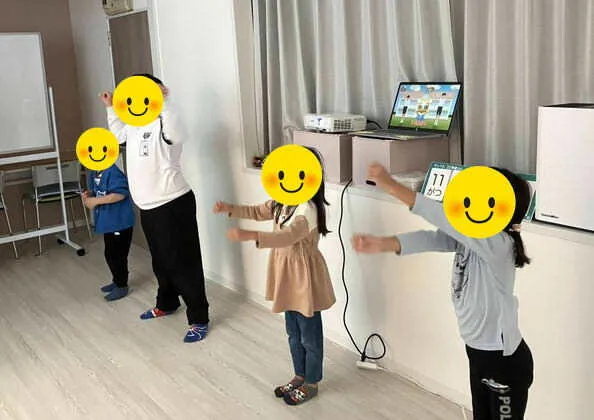 ここりの家 【小さな発見が大きな笑顔に！体験受付中！】/みんなで元気にラジオ体操💪