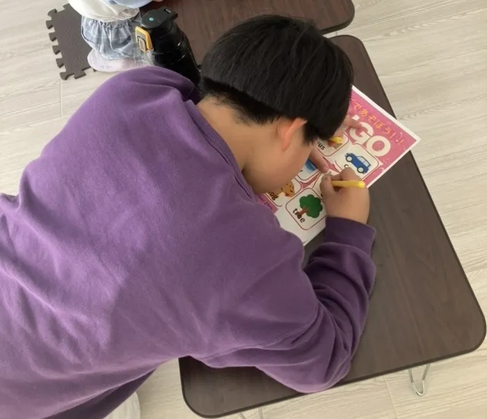 ここりの家【個別×集団療育×学習支援 体験受付中！】/英単語を切って貼って♪オリジナルビンゴづくり🎉