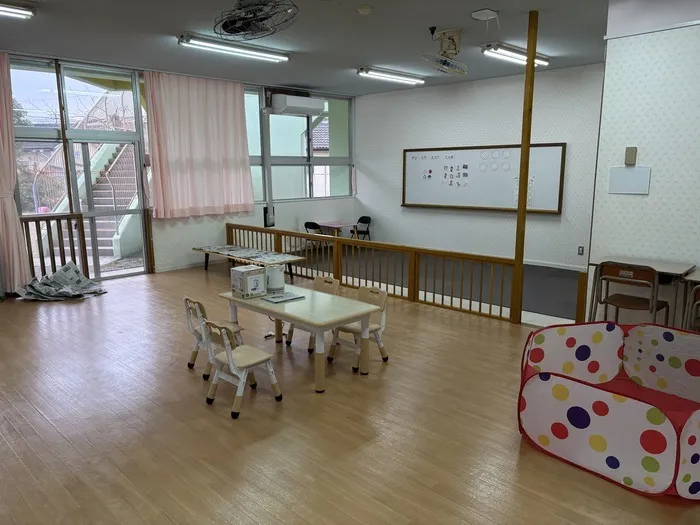 にこふる
