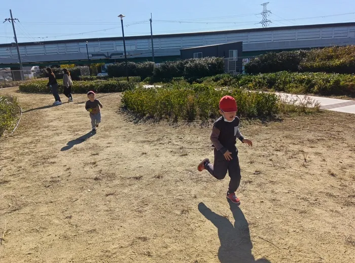 たんちゃん鴻池教室　児童発達支援事業所/寒さに負けないぞー公園遊び