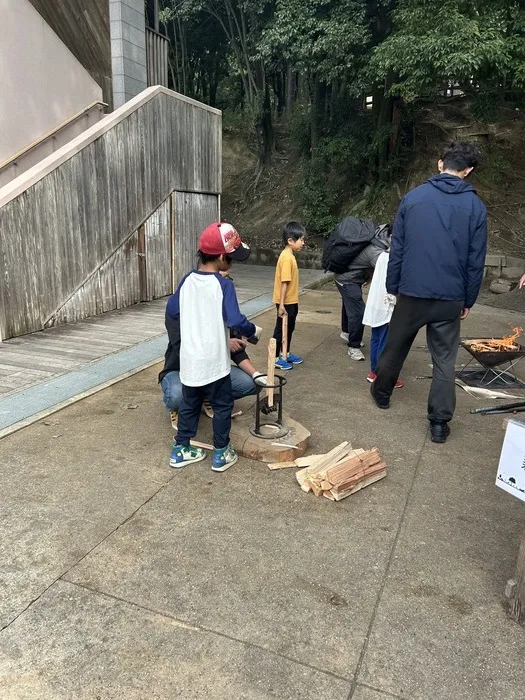 教員、心理士、保育士、理学療法士など、有資格者による多角的支援を提供　児童発達支援　放課後等デイサービス　Nest/みんなでキャンプにいきました！