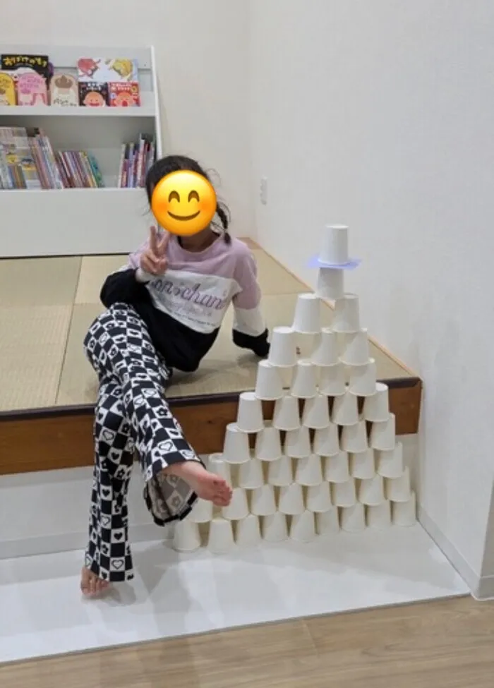 ブロッサムジュニア守口藤田教室/紙コップタワーに挑戦！！