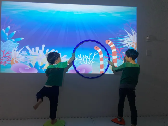 デジタルツールで設定した環境で発想力や発語の向上を促進