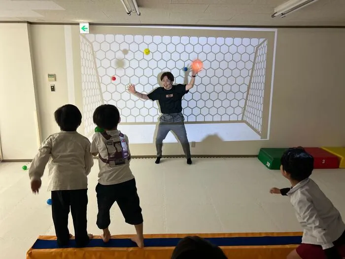 ゴールを決めよう！」デジタルな環境で思わず体が動き出す