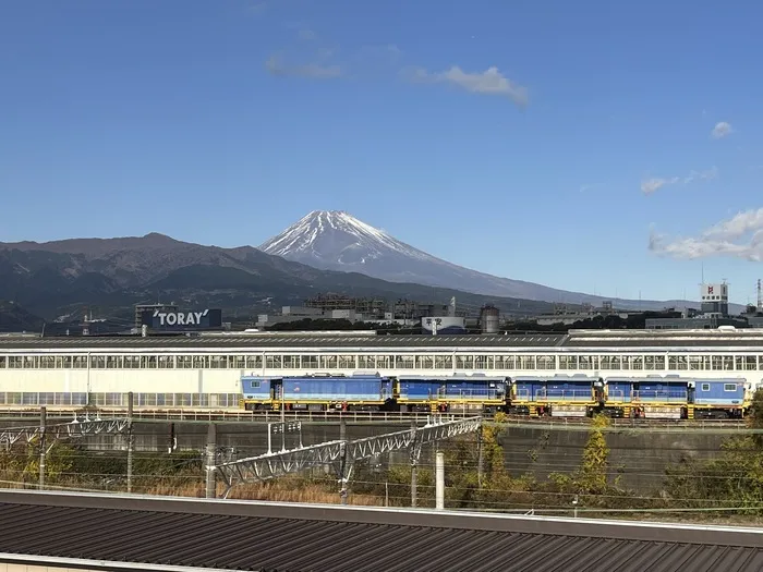 くれよんKids　あおば/窓から見える！富士山🗻