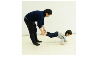 LITALICOジュニア松戸教室/手先を使う運動「step2：手で身体を支えてみよう！」