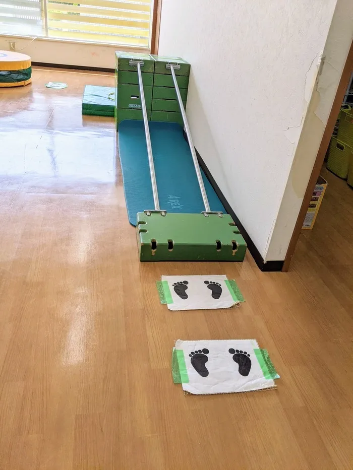 こころとことばの教室こっこ　東野校/足形を目印に👣