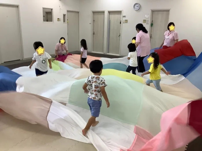 児童発達支援センターしおん/バルーン遊び