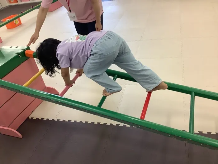 児童発達支援センターしおん/はしごを降りてみよう！