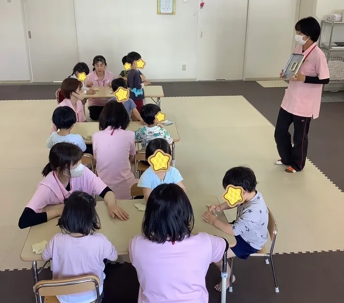 児童発達支援センターしおん/油粘土 (先生のお話聞けるかな❔)