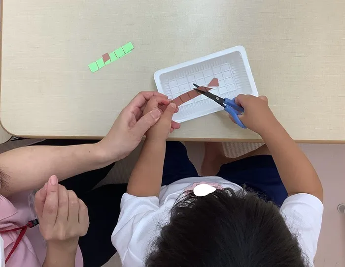 児童発達支援センターしおん/はさみの練習✂