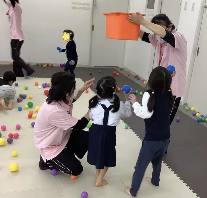 児童発達支援センターしおん/ボール集めゲーム