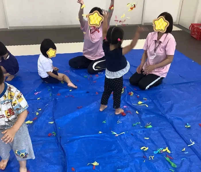 児童発達支援センターしおん/花紙遊び