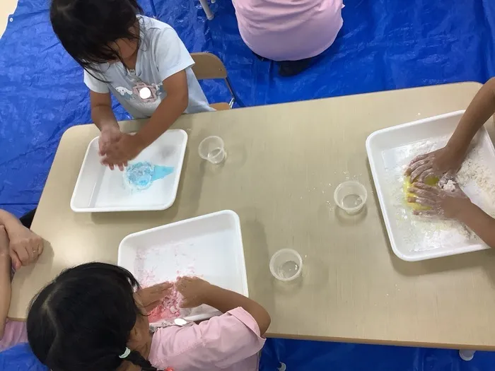 児童発達支援センターしおん/片栗粉遊び
