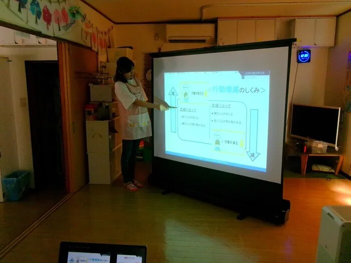 放課後等デイサービス・児童発達支援　あるく/保護者交流会の様子