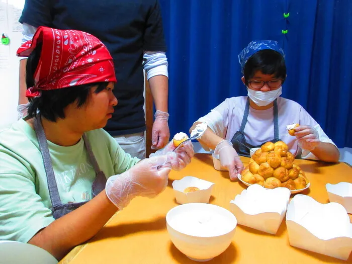 放課後等デイサービス・児童発達支援　あるく/「お誕生会＆シュークリームタワーを作ろう！」の様子