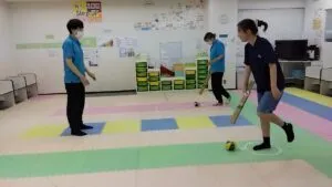 StepUP 蒔田通町教室/【対決🔥ケンケンボール運び！子どもたちの本気モード発動💪】