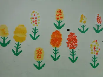 ライズ児童デイサービス港南台キッズ/🏵️壁面工作　菜の花畑を作ろう🏵️
