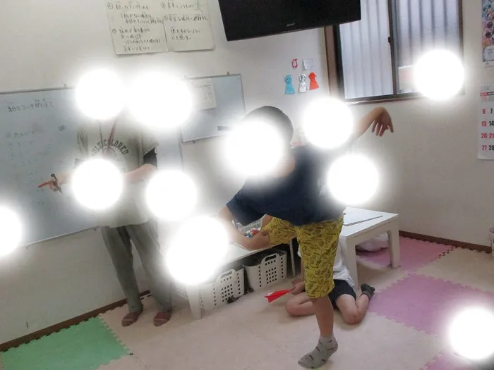 放課後等デイサービス事業所どり〜むはうす/7/17(木)　紙ヒコーキ的当て