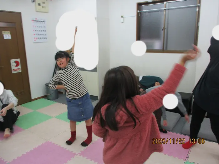 放課後等デイサービス事業所どり〜むはうす/11/22(土)　体幹体操＆公園遊び